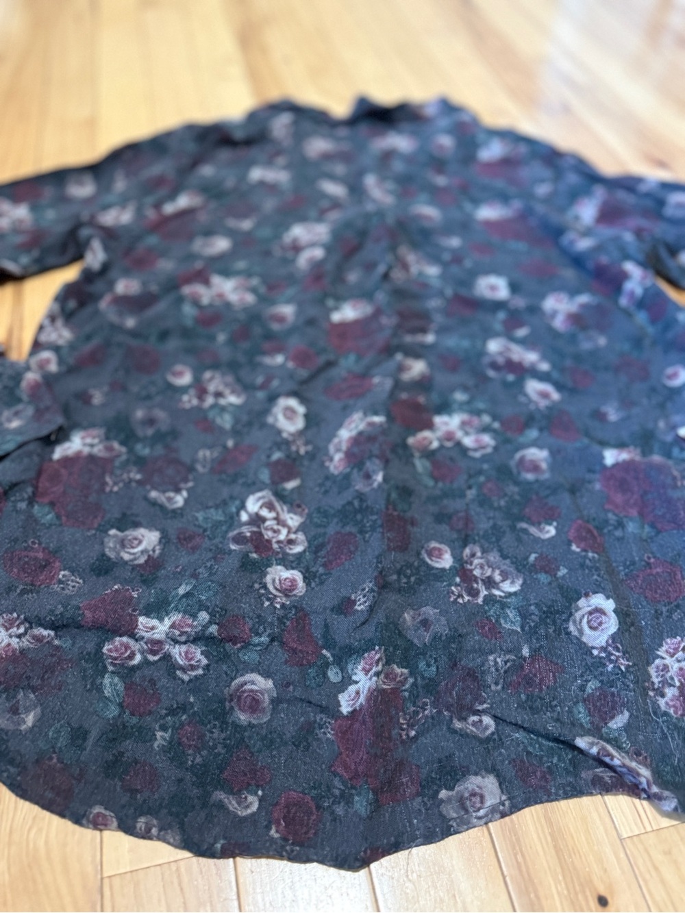 Rock & Republic Floral Button-Front Shirt Jacket in Black and Burgundy Size M - Picture 6 of 7